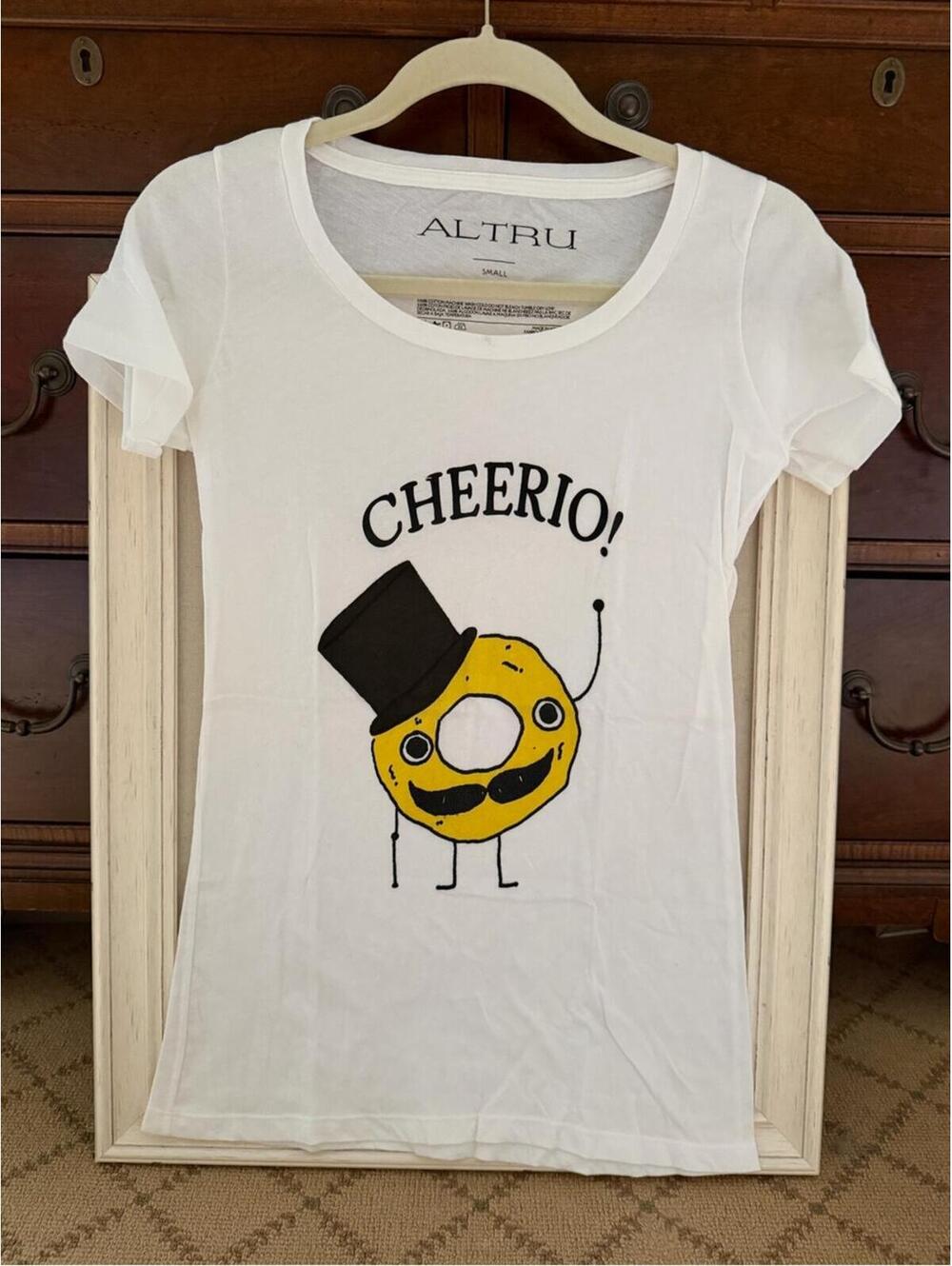 Altru white graphic shirt sleeve T-shirt “Cheerio” NWOT S